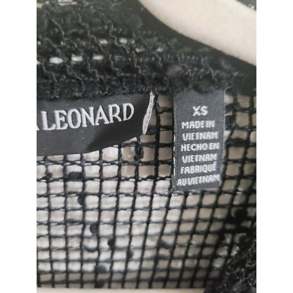 Nina Leonard Black V-Neck Netted Big Button 3/4 Sleeve Top w/uneven Hem XS - Picture 4 of 6